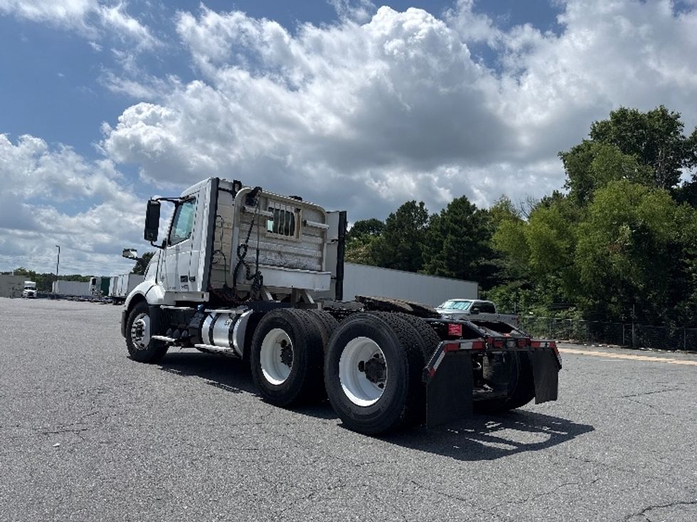 Day Cab Tractor-Heavy Duty Tractors-Volvo-2022-VNL64T300-Little Rock-AR-208,153\n\t\tmiles-$ 76,000 - Image 5