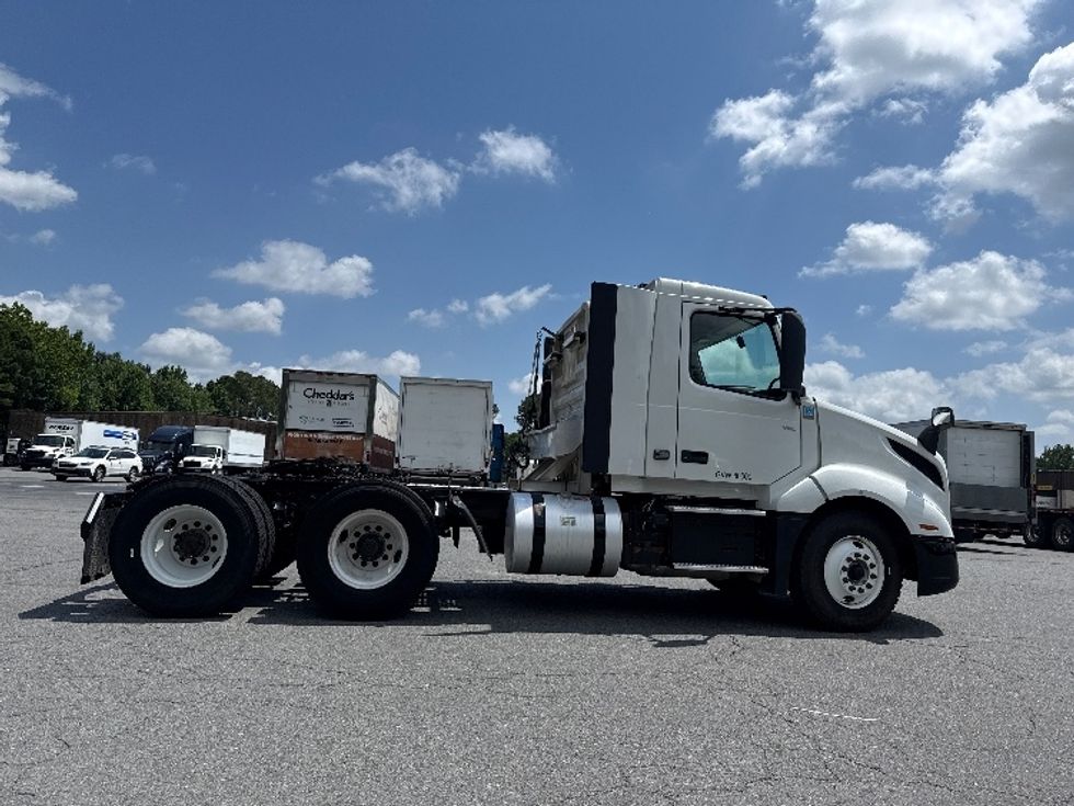 Day Cab Tractor-Heavy Duty Tractors-Volvo-2022-VNL64T300-Little Rock-AR-208,153\n\t\tmiles-$ 76,000 - Image 8