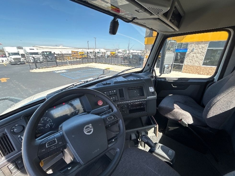 Day Cab Tractor-Heavy Duty Tractors-Volvo-2022-VNL64T300-Lowell-AR-187,338\n\t\tmiles-$ 78,750 - Image 10