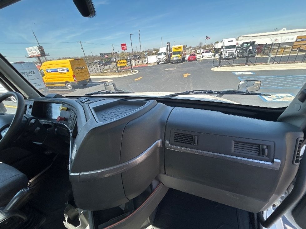 Day Cab Tractor-Heavy Duty Tractors-Volvo-2022-VNL64T300-Lowell-AR-187,338\n\t\tmiles-$ 78,750 - Image 13