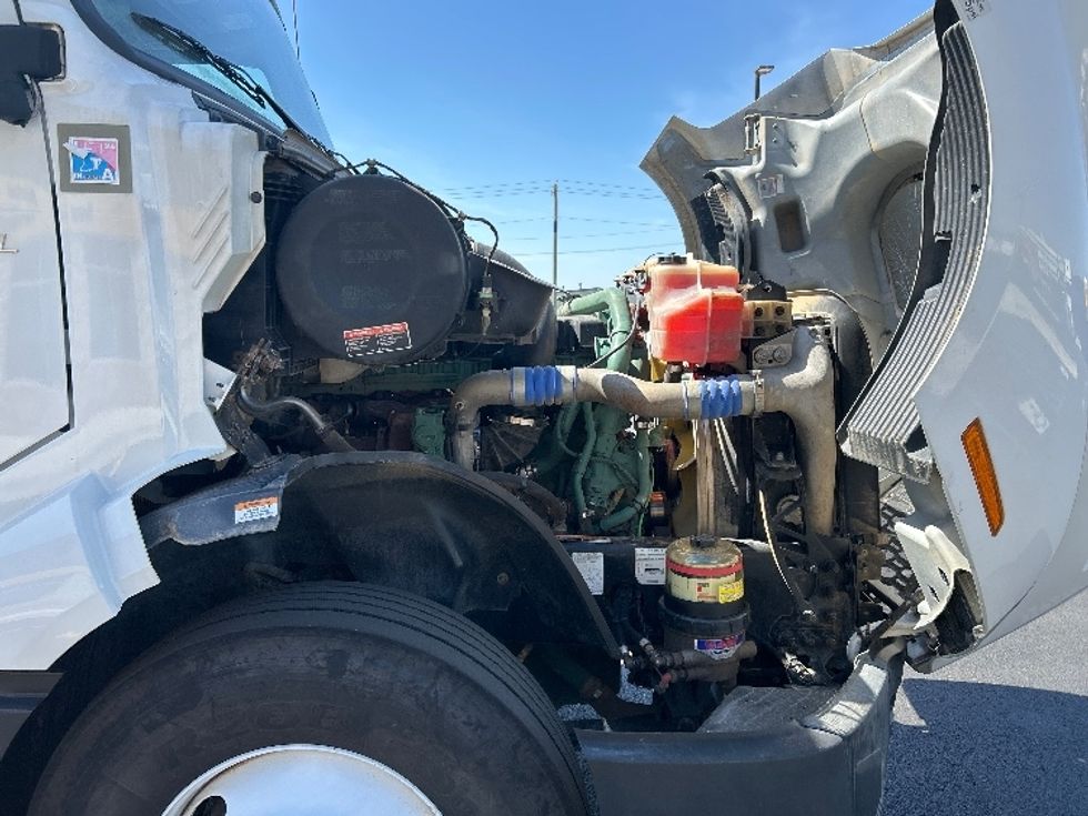 Day Cab Tractor-Heavy Duty Tractors-Volvo-2022-VNL64T300-Lowell-AR-187,338\n\t\tmiles-$ 78,750 - Image 15
