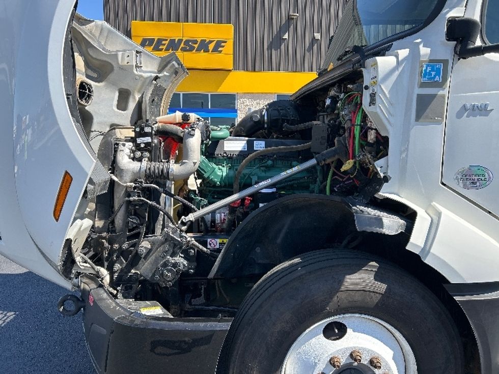 Day Cab Tractor-Heavy Duty Tractors-Volvo-2022-VNL64T300-Lowell-AR-187,338\n\t\tmiles-$ 78,750 - Image 16
