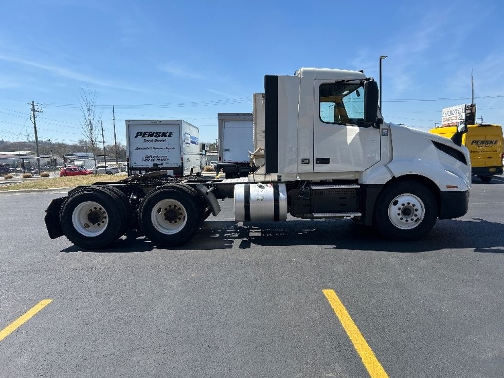 Day Cab Tractor-Heavy Duty Tractors-Volvo-2022-VNL64T300-Lowell-AR-187,338\n\t\tmiles-$ 78,750 - Image 8