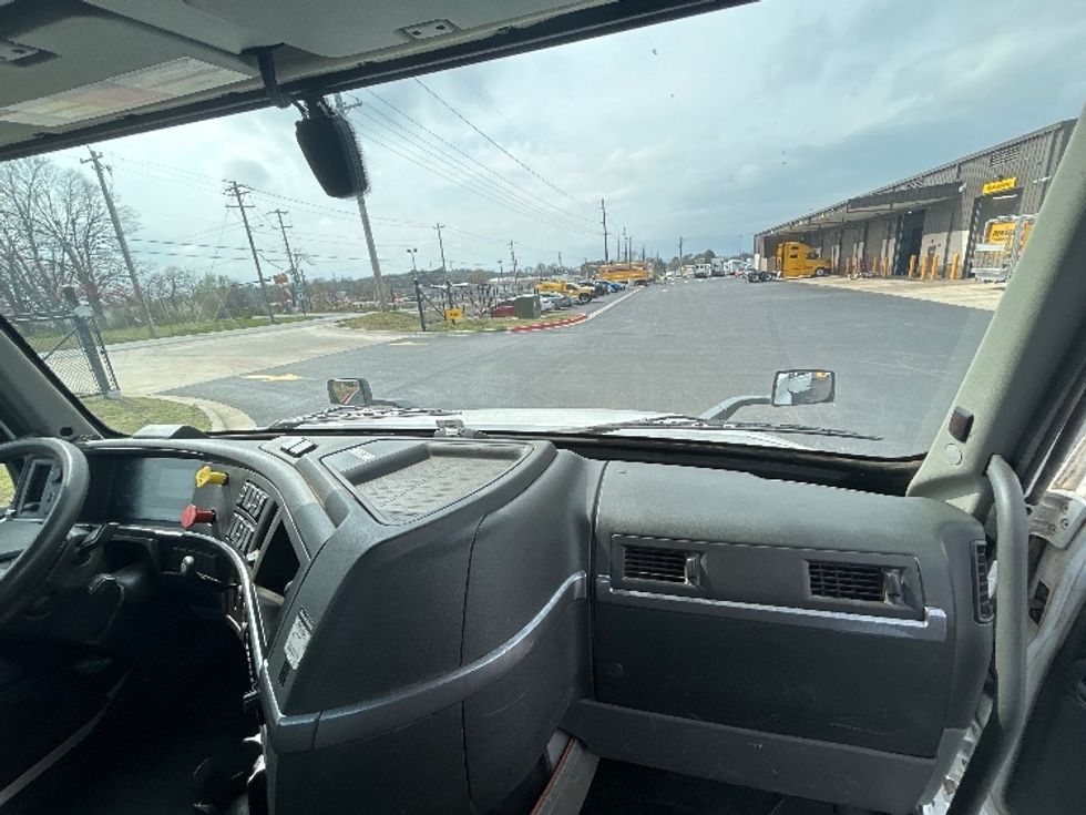 Day Cab Tractor-Heavy Duty Tractors-Volvo-2022-VNL64T300-Lowell-AR-189,025\n\t\tmiles-$ 78,500 - Image 13