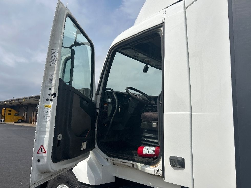 Day Cab Tractor-Heavy Duty Tractors-Volvo-2022-VNL64T300-Lowell-AR-189,025\n\t\tmiles-$ 78,500 - Image 9