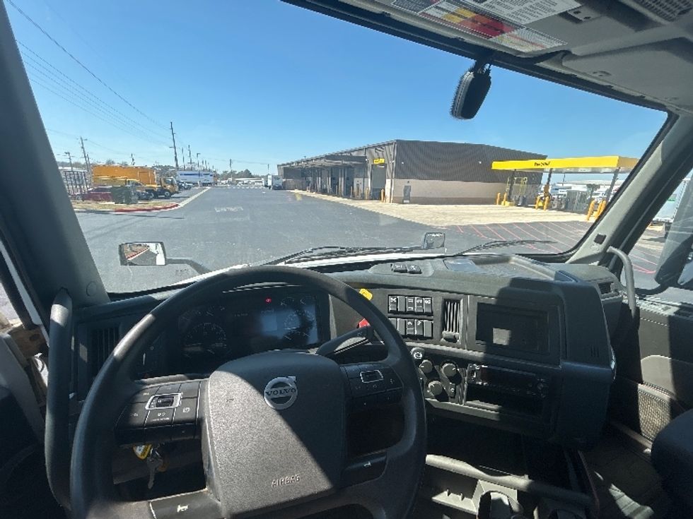Day Cab Tractor-Heavy Duty Tractors-Volvo-2022-VNL64T300-Lowell-AR-239,441\n\t\tmiles-$ 75,250 - Image 11
