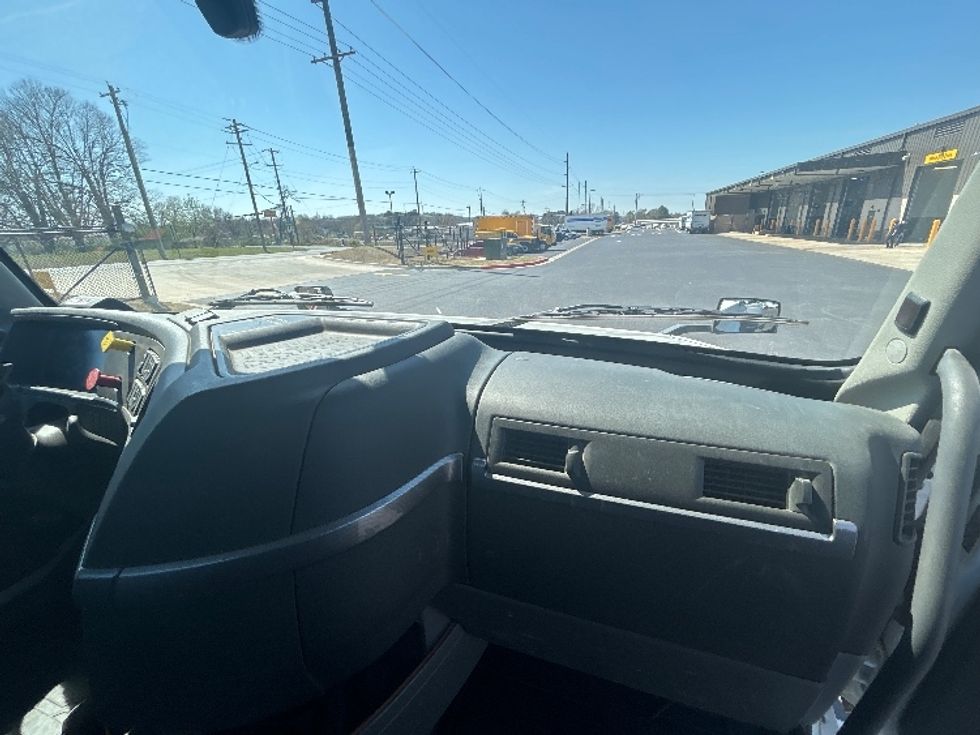 Day Cab Tractor-Heavy Duty Tractors-Volvo-2022-VNL64T300-Lowell-AR-239,441\n\t\tmiles-$ 75,250 - Image 13
