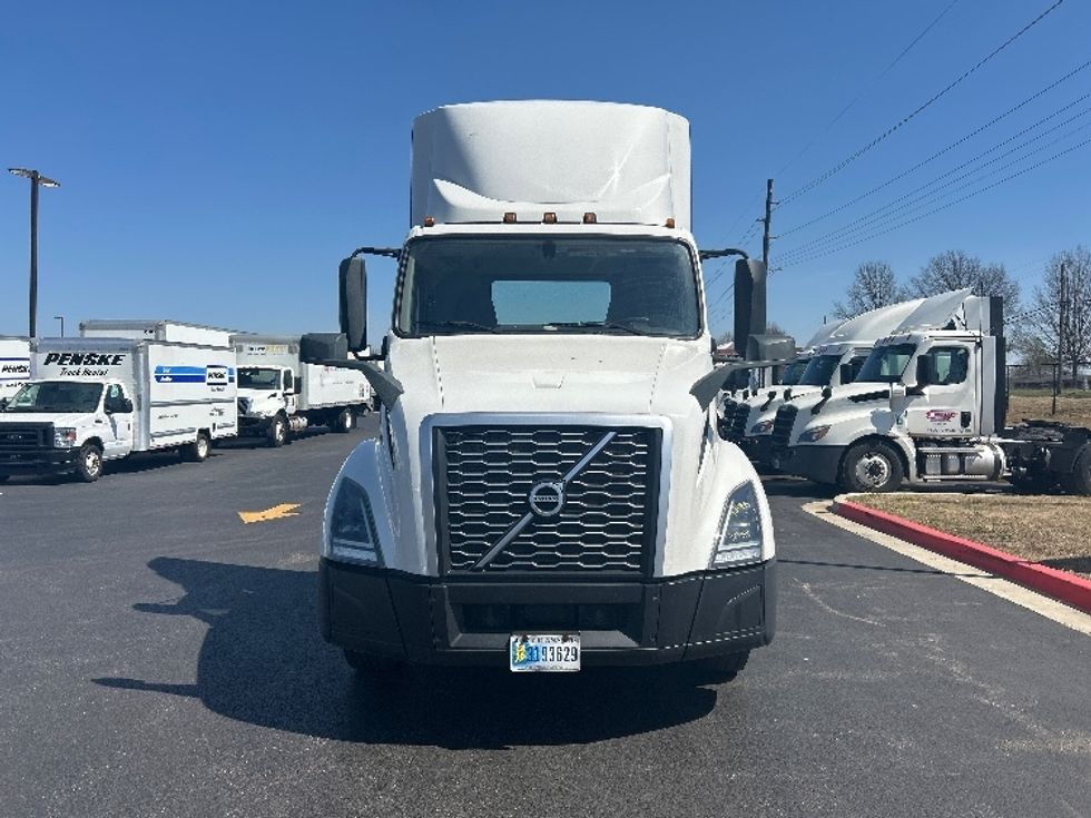 Day Cab Tractor-Heavy Duty Tractors-Volvo-2022-VNL64T300-Lowell-AR-239,441\n\t\tmiles-$ 75,250 - Image 2
