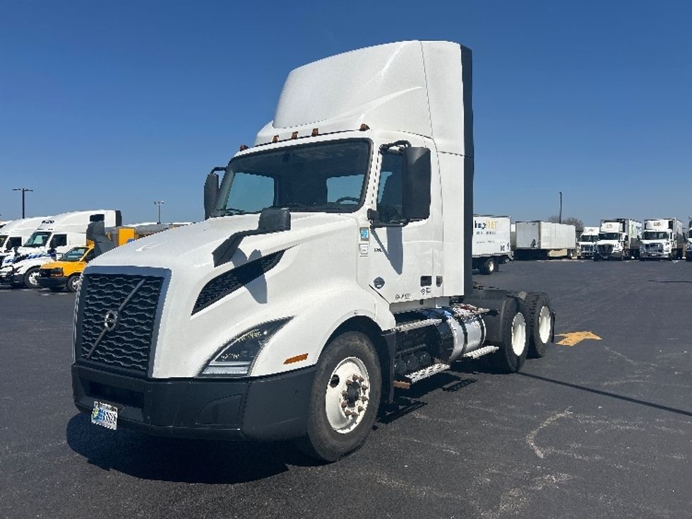 Day Cab Tractor-Heavy Duty Tractors-Volvo-2022-VNL64T300-Lowell-AR-239,441\n\t\tmiles-$ 75,250 - Image 3