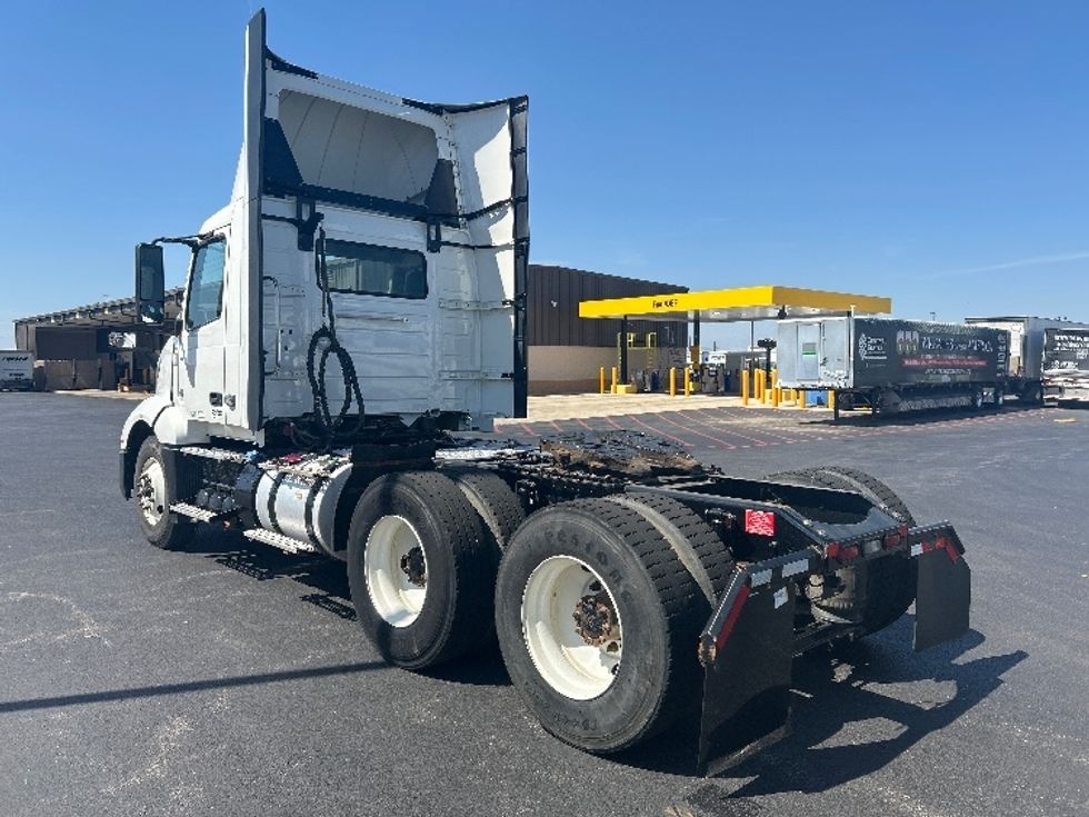 Day Cab Tractor-Heavy Duty Tractors-Volvo-2022-VNL64T300-Lowell-AR-239,441\n\t\tmiles-$ 75,250 - Image 5