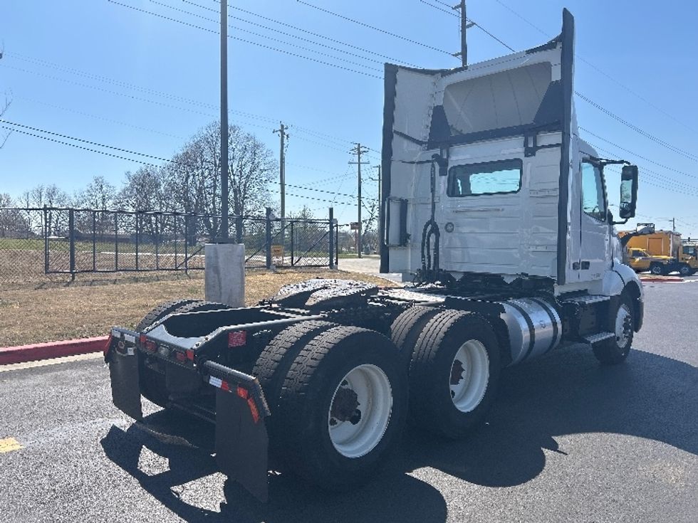 Day Cab Tractor-Heavy Duty Tractors-Volvo-2022-VNL64T300-Lowell-AR-239,441\n\t\tmiles-$ 75,250 - Image 7