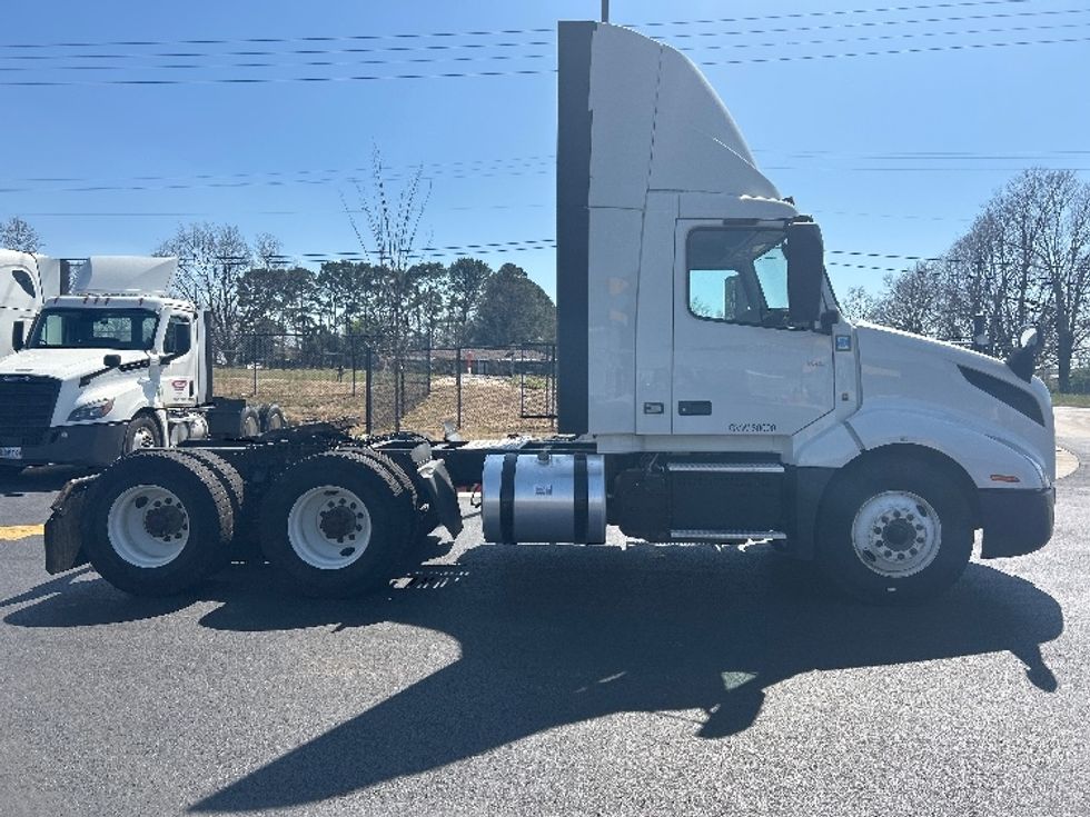 Day Cab Tractor-Heavy Duty Tractors-Volvo-2022-VNL64T300-Lowell-AR-239,441\n\t\tmiles-$ 75,250 - Image 8