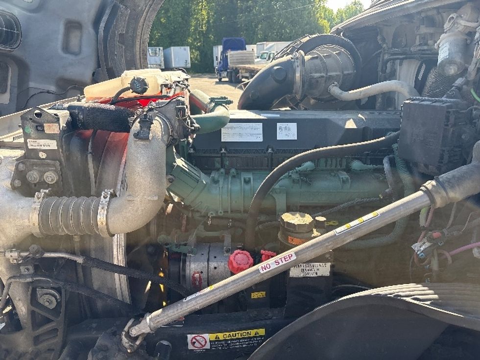 Day Cab Tractor-Heavy Duty Tractors-Volvo-2022-VNL64T300-Mebane-NC-518,164\n\t\tmiles-$ 45,500 - Image 16