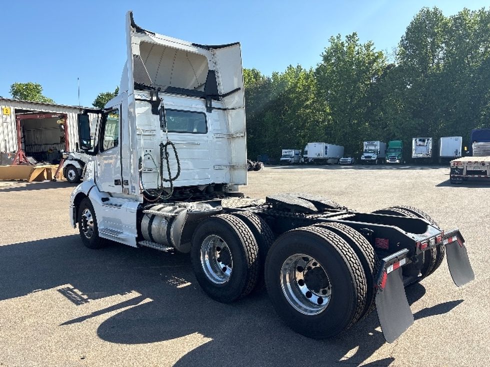 Day Cab Tractor-Heavy Duty Tractors-Volvo-2022-VNL64T300-Mebane-NC-518,164\n\t\tmiles-$ 45,500 - Image 5