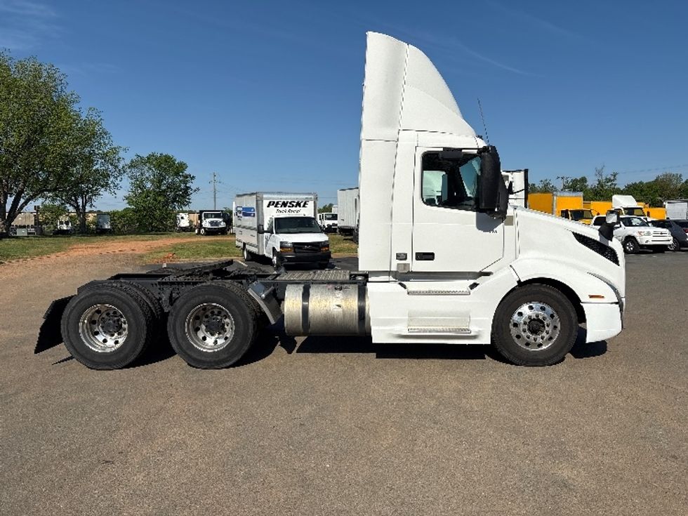 Day Cab Tractor-Heavy Duty Tractors-Volvo-2022-VNL64T300-Mebane-NC-518,164\n\t\tmiles-$ 45,500 - Image 8