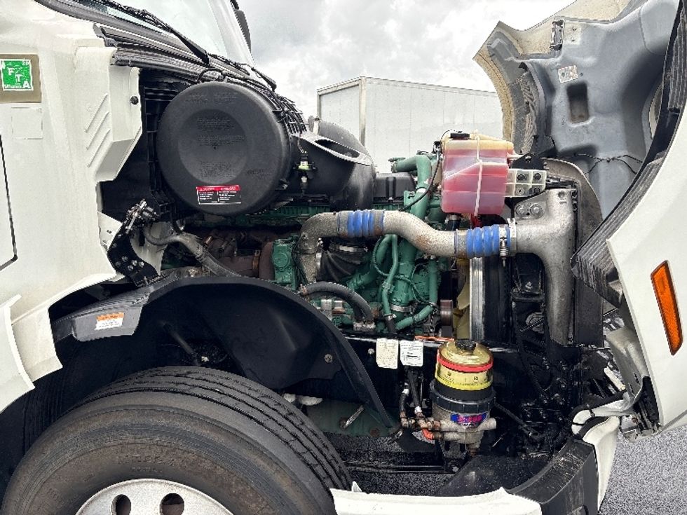 Day Cab Tractor-Heavy Duty Tractors-Volvo-2022-VNL64T300-Middlefield-OH-608,135\n\t\tmiles-$ 36,000 - Image 15