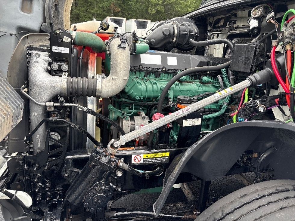 Day Cab Tractor-Heavy Duty Tractors-Volvo-2022-VNL64T300-Middlefield-OH-608,135\n\t\tmiles-$ 36,000 - Image 16
