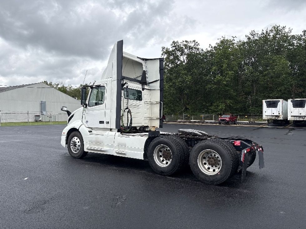 Day Cab Tractor-Heavy Duty Tractors-Volvo-2022-VNL64T300-Middlefield-OH-608,135\n\t\tmiles-$ 36,000 - Image 5