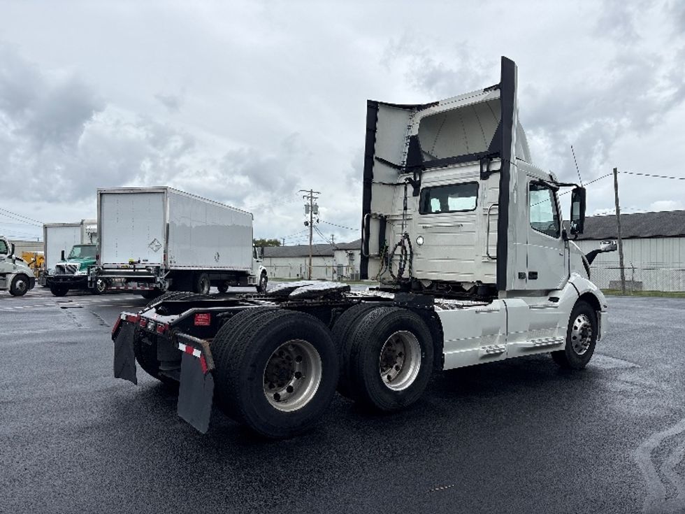 Day Cab Tractor-Heavy Duty Tractors-Volvo-2022-VNL64T300-Middlefield-OH-608,135\n\t\tmiles-$ 36,000 - Image 7