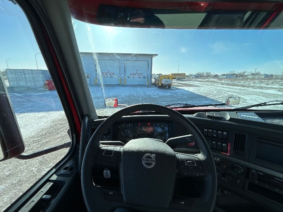 Day Cab Tractor-Heavy Duty Tractors-Volvo-2022-VNL64T300-Minot-ND-107,146\n\t\tmiles-$ 77,250 - Image 11