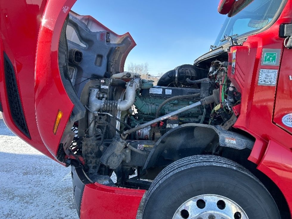 Day Cab Tractor-Heavy Duty Tractors-Volvo-2022-VNL64T300-Minot-ND-107,146\n\t\tmiles-$ 77,250 - Image 16