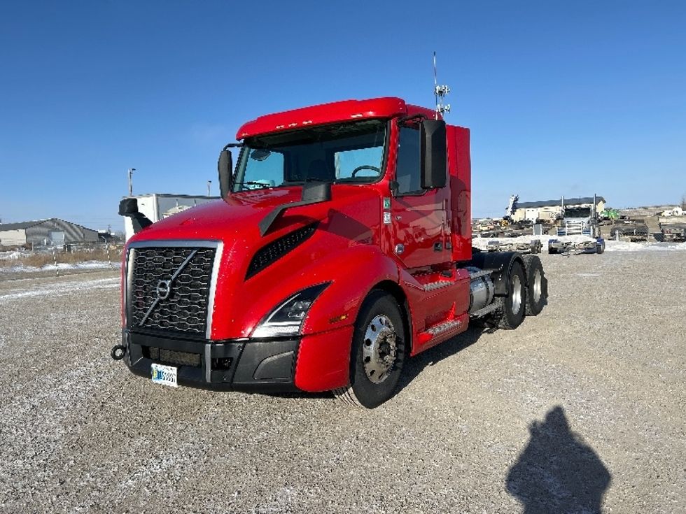 Day Cab Tractor-Heavy Duty Tractors-Volvo-2022-VNL64T300-Minot-ND-107,146\n\t\tmiles-$ 77,250 - Image 3