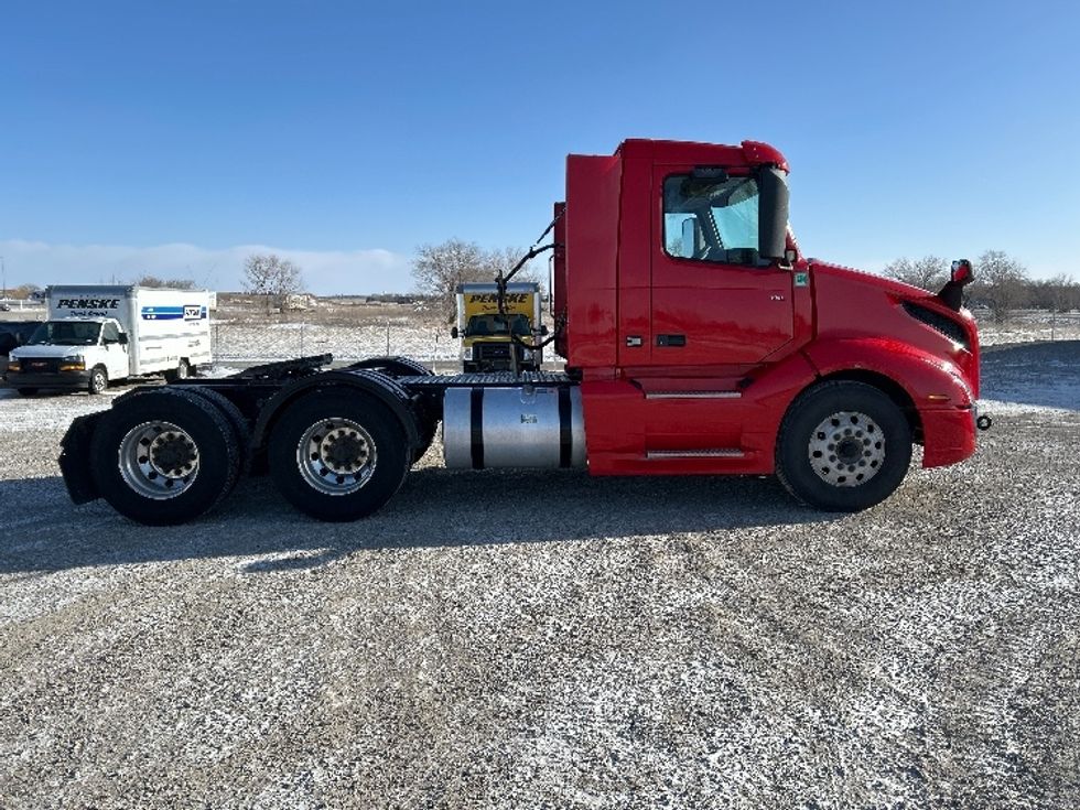 Day Cab Tractor-Heavy Duty Tractors-Volvo-2022-VNL64T300-Minot-ND-107,146\n\t\tmiles-$ 77,250 - Image 8