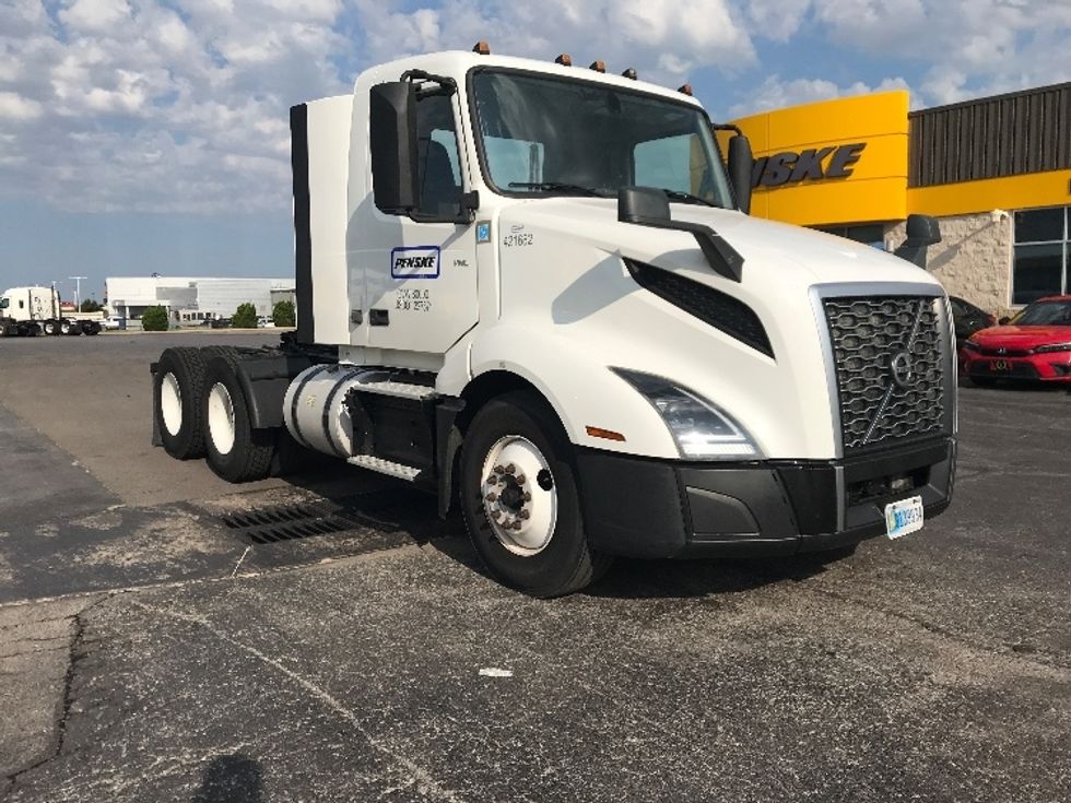 Day Cab Tractor-Heavy Duty Tractors-Volvo-2022-VNL64T300-Oklahoma City-OK-198,011\n\t\tmiles-$ 85,250 - Image 1