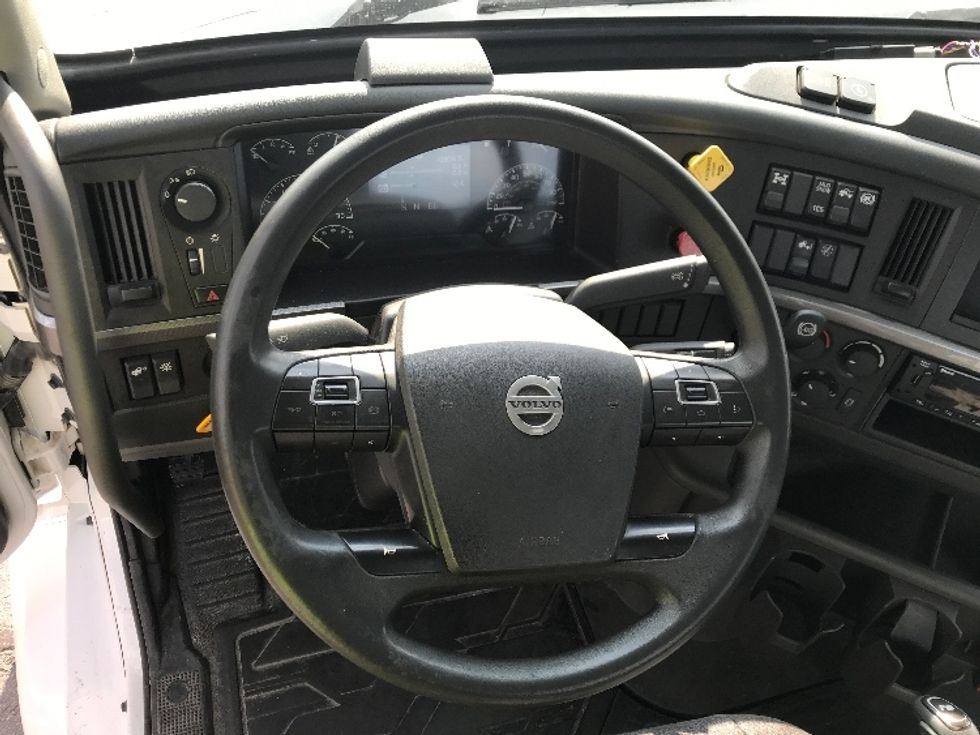 Day Cab Tractor-Heavy Duty Tractors-Volvo-2022-VNL64T300-Oklahoma City-OK-198,011\n\t\tmiles-$ 85,250 - Image 11