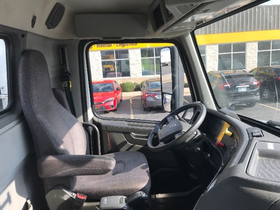 Day Cab Tractor-Heavy Duty Tractors-Volvo-2022-VNL64T300-Oklahoma City-OK-198,011\n\t\tmiles-$ 85,250 - Image 14