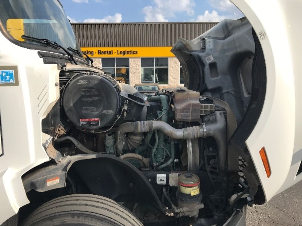 Day Cab Tractor-Heavy Duty Tractors-Volvo-2022-VNL64T300-Oklahoma City-OK-198,011\n\t\tmiles-$ 85,250 - Image 15