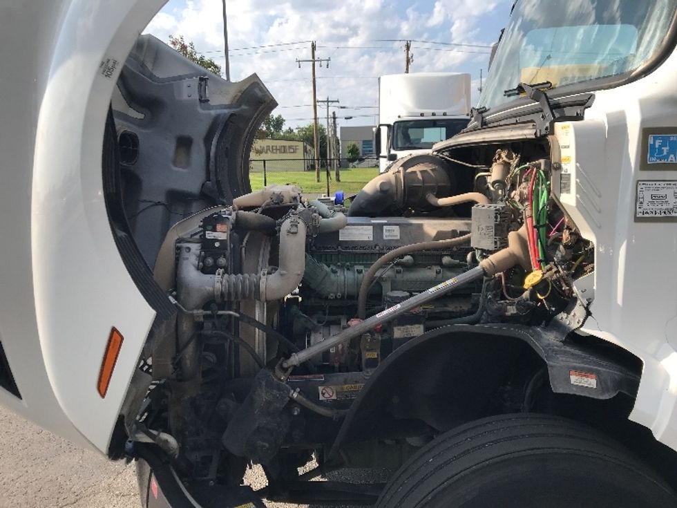 Day Cab Tractor-Heavy Duty Tractors-Volvo-2022-VNL64T300-Oklahoma City-OK-198,011\n\t\tmiles-$ 85,250 - Image 16