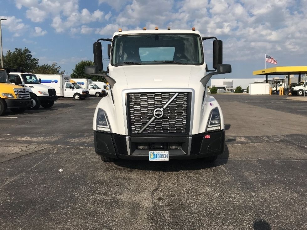 Day Cab Tractor-Heavy Duty Tractors-Volvo-2022-VNL64T300-Oklahoma City-OK-198,011\n\t\tmiles-$ 85,250 - Image 2