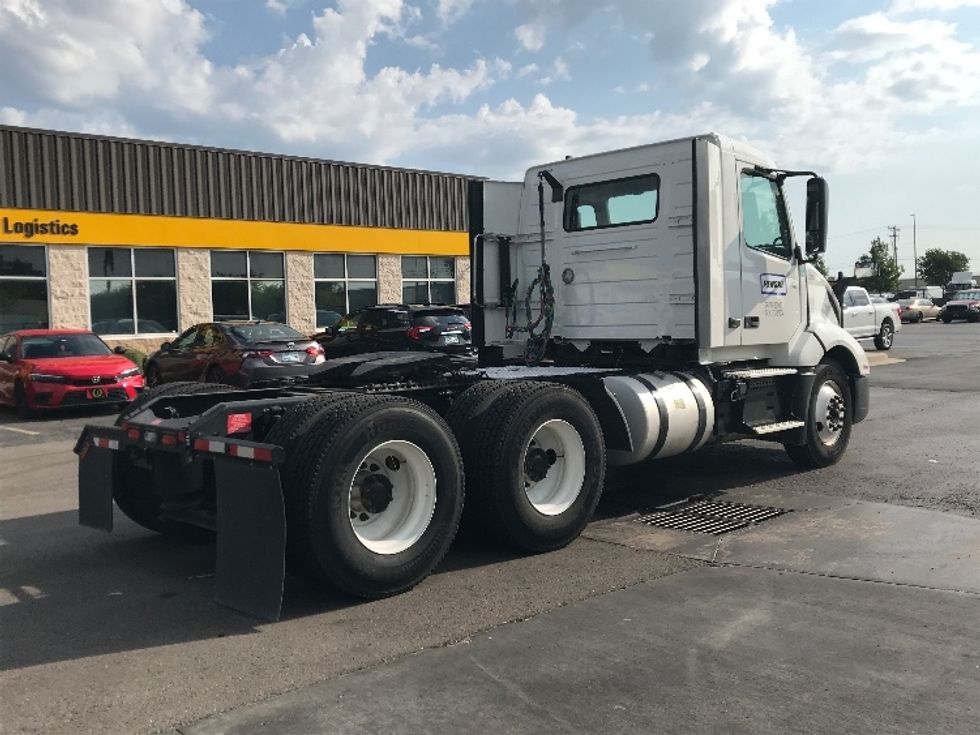 Day Cab Tractor-Heavy Duty Tractors-Volvo-2022-VNL64T300-Oklahoma City-OK-198,011\n\t\tmiles-$ 85,250 - Image 7