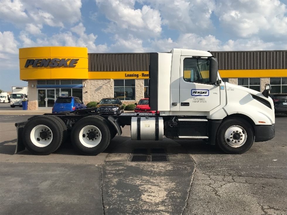 Day Cab Tractor-Heavy Duty Tractors-Volvo-2022-VNL64T300-Oklahoma City-OK-198,011\n\t\tmiles-$ 85,250 - Image 8