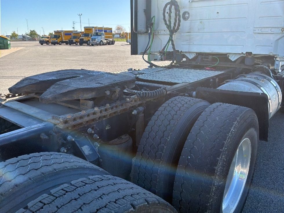 Day Cab Tractor-Heavy Duty Tractors-Volvo-2022-VNL64T300-Saint Laurent-PQ-718,239\n\t\tkm-$ 78,250 - Image 18
