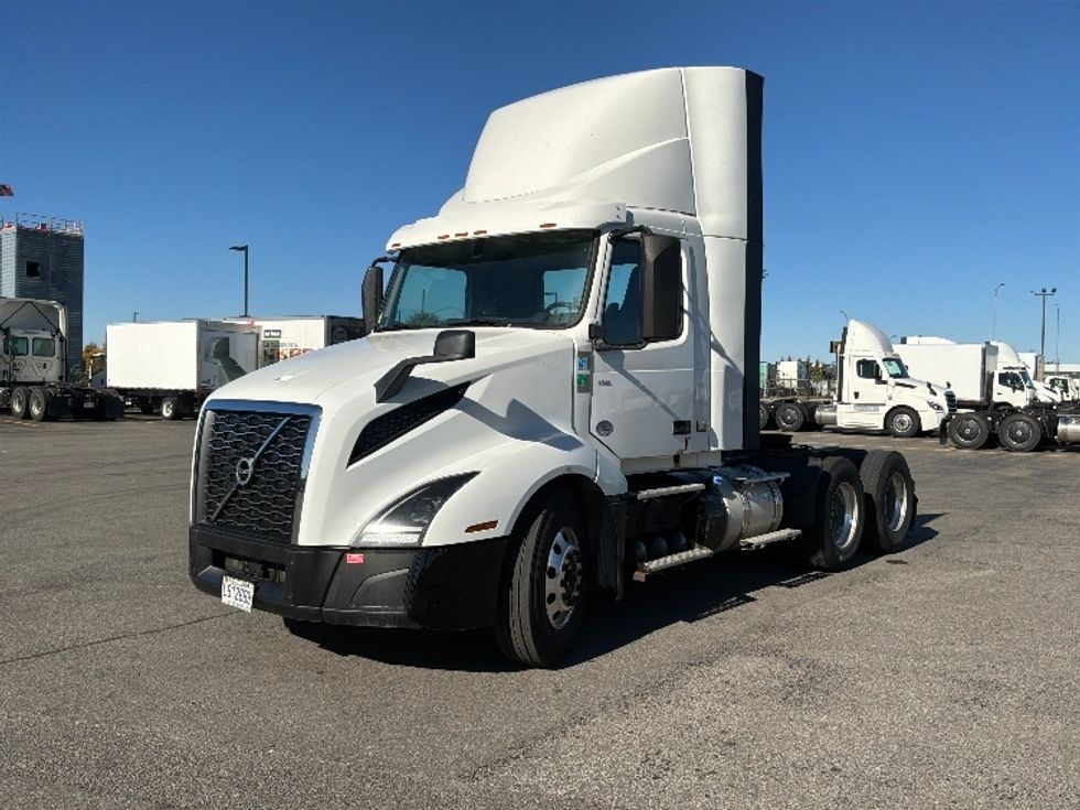 Day Cab Tractor-Heavy Duty Tractors-Volvo-2022-VNL64T300-Saint Laurent-PQ-718,239\n\t\tkm-$ 78,250 - Image 3