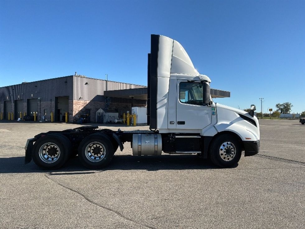 Day Cab Tractor-Heavy Duty Tractors-Volvo-2022-VNL64T300-Saint Laurent-PQ-718,239\n\t\tkm-$ 78,250 - Image 8