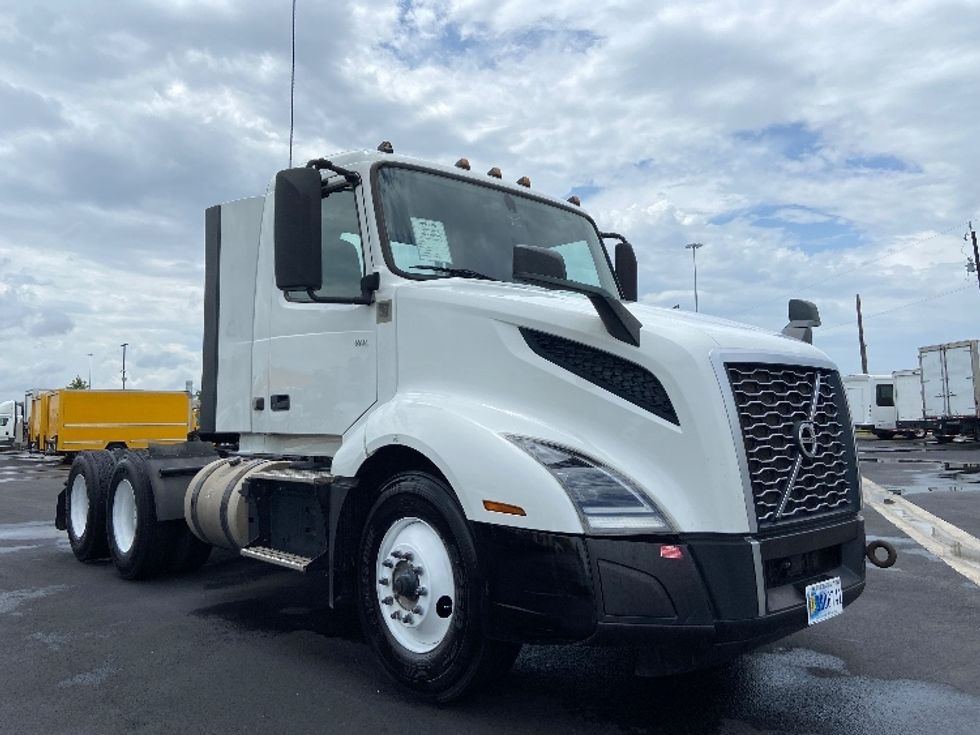 Day Cab Tractor-Heavy Duty Tractors-Volvo-2022-VNL64T300-San Antonio-TX-267,964\n\t\tmiles-$ 72,750 - Image 1