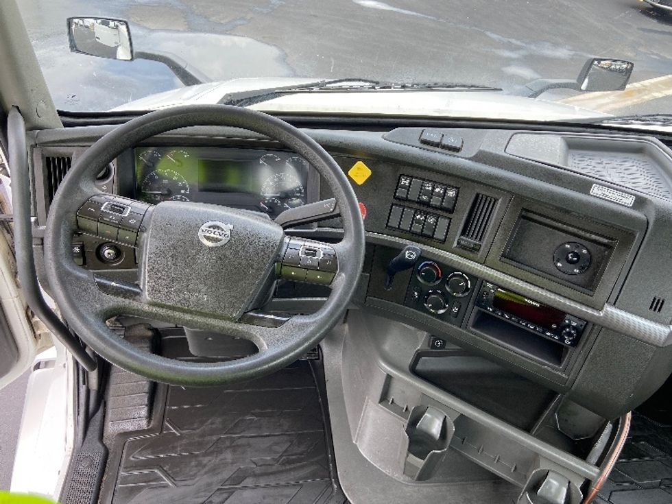 Day Cab Tractor-Heavy Duty Tractors-Volvo-2022-VNL64T300-San Antonio-TX-267,964\n\t\tmiles-$ 72,750 - Image 11