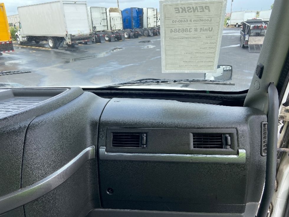 Day Cab Tractor-Heavy Duty Tractors-Volvo-2022-VNL64T300-San Antonio-TX-267,964\n\t\tmiles-$ 72,750 - Image 13
