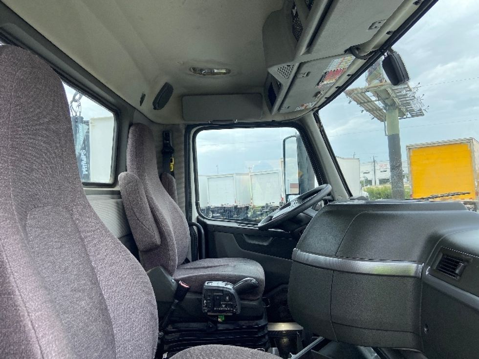 Day Cab Tractor-Heavy Duty Tractors-Volvo-2022-VNL64T300-San Antonio-TX-267,964\n\t\tmiles-$ 72,750 - Image 14