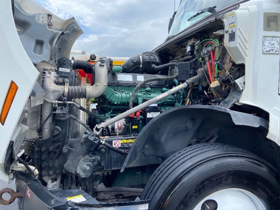 Day Cab Tractor-Heavy Duty Tractors-Volvo-2022-VNL64T300-San Antonio-TX-267,964\n\t\tmiles-$ 72,750 - Image 16
