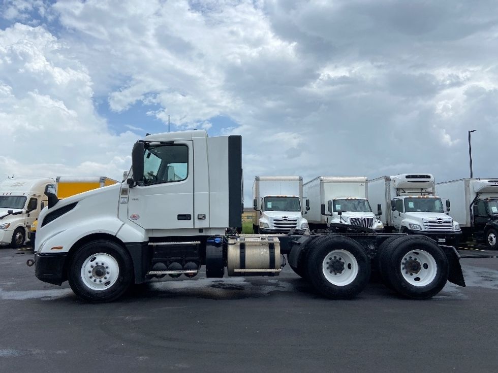 Day Cab Tractor-Heavy Duty Tractors-Volvo-2022-VNL64T300-San Antonio-TX-267,964\n\t\tmiles-$ 72,750 - Image 4