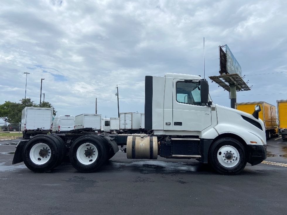 Day Cab Tractor-Heavy Duty Tractors-Volvo-2022-VNL64T300-San Antonio-TX-267,964\n\t\tmiles-$ 72,750 - Image 8