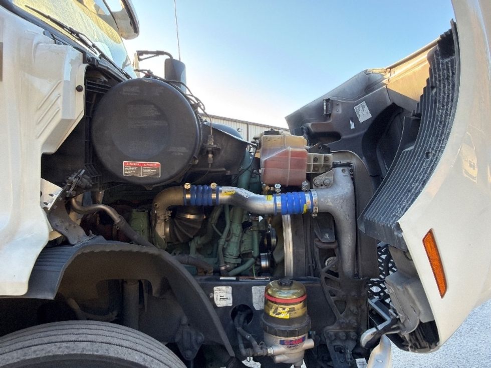 Day Cab Tractor-Heavy Duty Tractors-Volvo-2022-VNR62300-Atlanta-GA-386,739\n\t\tmiles-$ 37,000 - Image 15