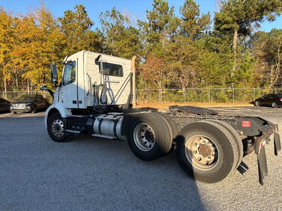 Day Cab Tractor-Heavy Duty Tractors-Volvo-2022-VNR62300-Atlanta-GA-386,739\n\t\tmiles-$ 37,000 - Image 5
