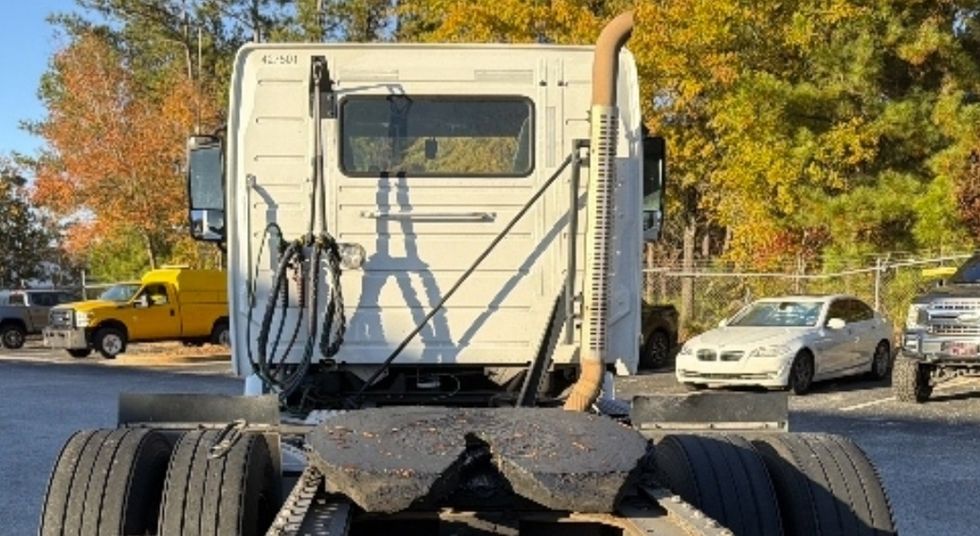 Day Cab Tractor-Heavy Duty Tractors-Volvo-2022-VNR62300-Atlanta-GA-386,739\n\t\tmiles-$ 37,000 - Image 6