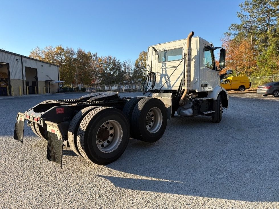 Day Cab Tractor-Heavy Duty Tractors-Volvo-2022-VNR62300-Atlanta-GA-386,739\n\t\tmiles-$ 37,000 - Image 7