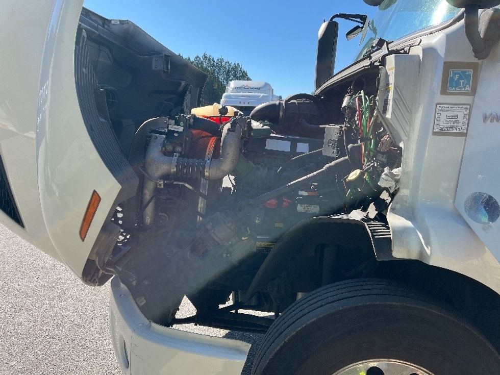 Day Cab Tractor-Heavy Duty Tractors-Volvo-2022-VNR62300-Atlanta-GA-476,865\n\t\tmiles-$ 47,250 - Image 16